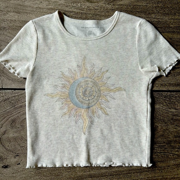 American Eagle Graphic Sun and Moon Waffle Tee Women’s - Picture 2 of 4